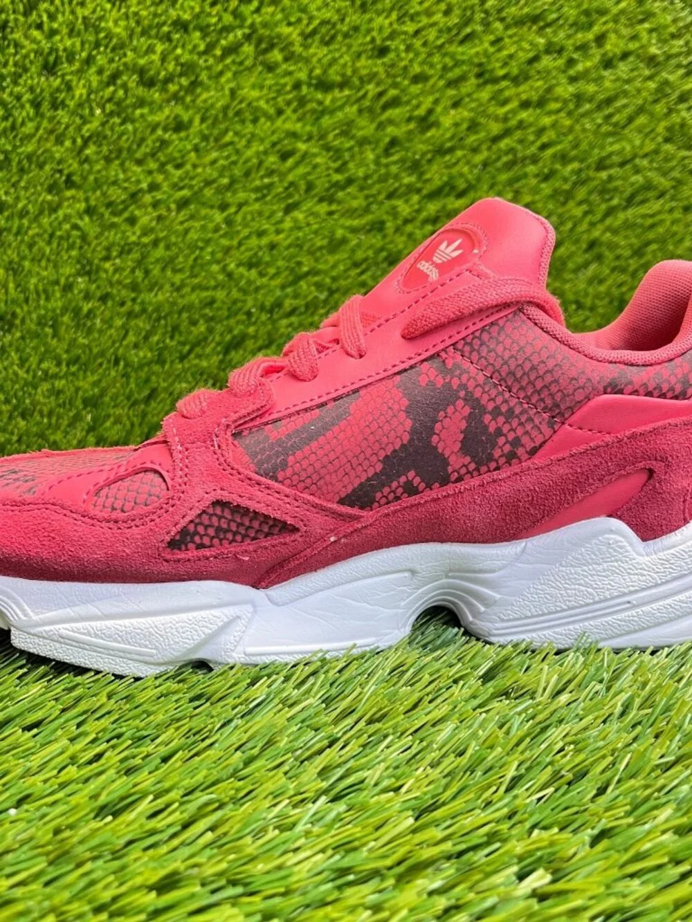 Adidas Originals Falcon‎ Womens Size 8.5 Craft Pink White Running Shoes Sneakers